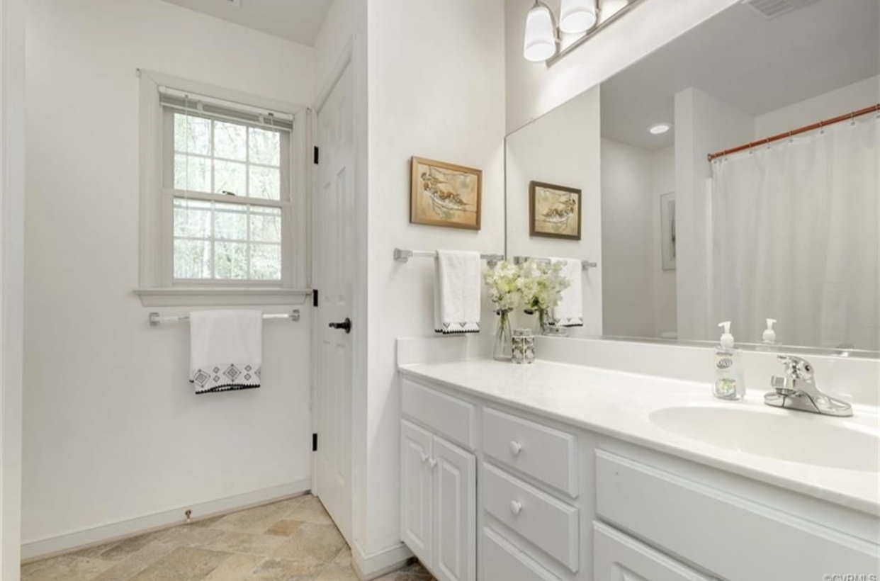 Occupied staging interior on Amber Forest Dr in Midlothian, Virginia
